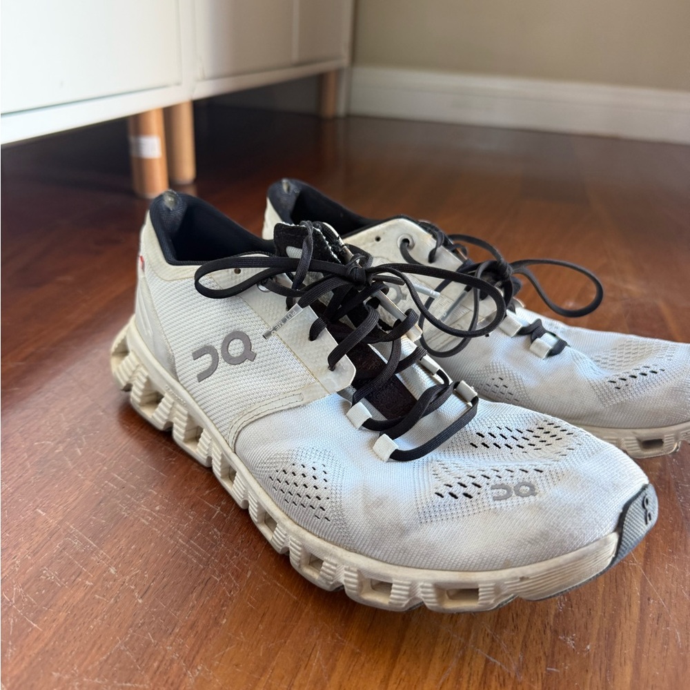 On Running White and Black Athletic Shoes - Picture 2 of 9